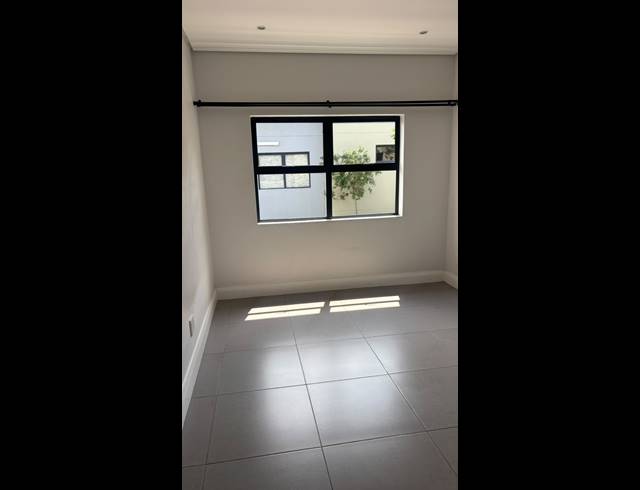3 BEDROOM TOWNHOUSE FOR SALE IN PALM LAKES ESTATE
